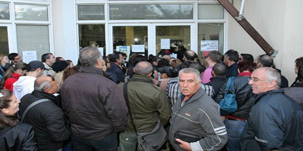 Πολίτες πιάστηκαν στα χέρια με υπαλλήλους του ΟΑΕΔ - Ειδήσεις Pancreta