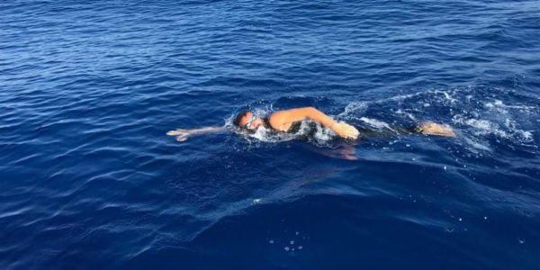 Κολυμπάει από Σφακιά μέχρι Γαύδο για καλό σκοπό - Ειδήσεις Pancreta
