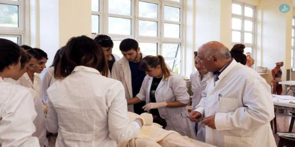 Οι φοιτητές Ιατρικής ζητούν να μπούνε στην «μάχη» με αποφάσεις των συλλόγων τους - Ειδήσεις Pancreta