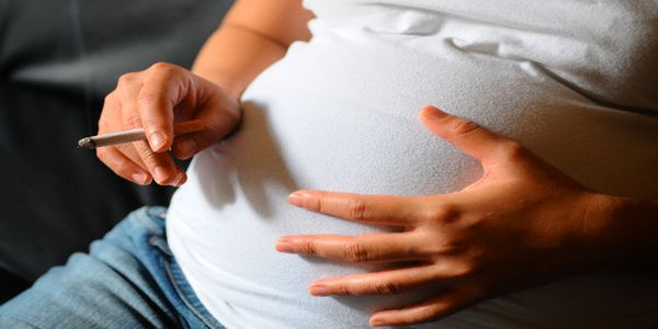 Πώς αντιδράει το μωρό όταν καπνίζει η μητέρα – Τι του συμβαίνει μετά - Ειδήσεις Pancreta