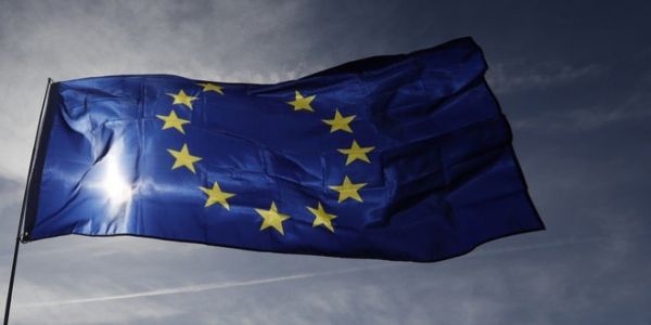 Δέχεται επίθεση η δημοκρατία;