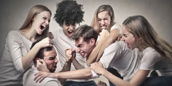 Επιθετικότητα και βίαιη συμπεριφορά στους εφήβους – Βάσω Βελιβασάκη, Ψυχολόγος