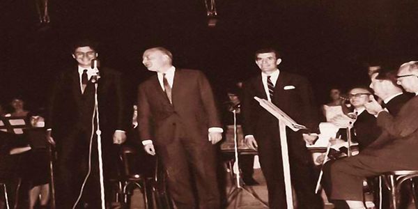 19 Οκτωβρίου 1964 το «Άξιον Εστί» του Μίκη Θεοδωράκη κάνει πρεμιέρα στο θέατρο Ρεξ της Αθήνας