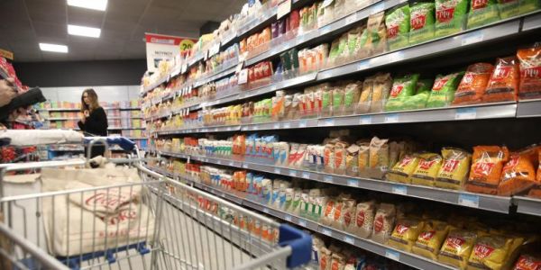 «Πόλεμος» ανατιμήσεων σαρώνει ήδη την αγορά – Λίστα με αυξήσεις σε βασικά αγαθά