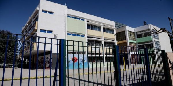Επικοινωνιακά πυροτεχνήματα εξ αποστάσεως