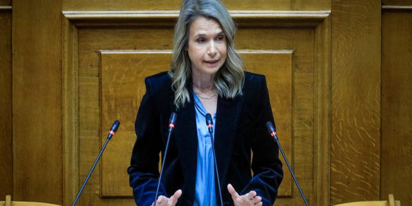 Μιλένα Αποστολάκη: «Aπαράδεκτες οι μηνιαίες χρεώσεις σε απλούς λογαριασμούς τραπεζών»