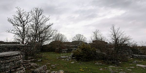 Τα Θεόχτιστα και το μπετόν του τουρισμού