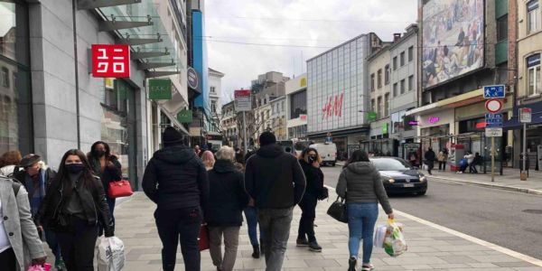 Ρεπορτάζ στις Βρυξέλλες: ίδια πανδημία, άλλος πολιτισμός