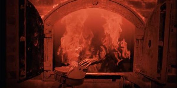 «Dance me to the end of love»: Η ιστορία πίσω από το ερωτικό τραγούδι των κρεματορίων του θανάτου και της φρίκης