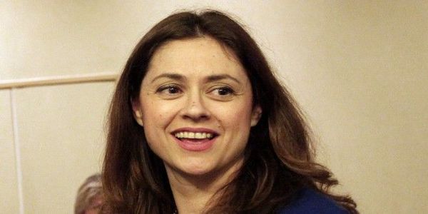 Υπονομεύοντας τη δημοκρατία με μισόλογα και γενικεύσεις