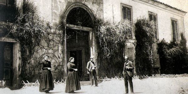 Η Έπαυλη του Κουφού