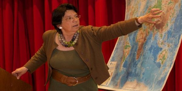 Η κ. Μαρία Ευθυμίου απαντά σε ερωτήσεις της Γ. Καρβουνάκη