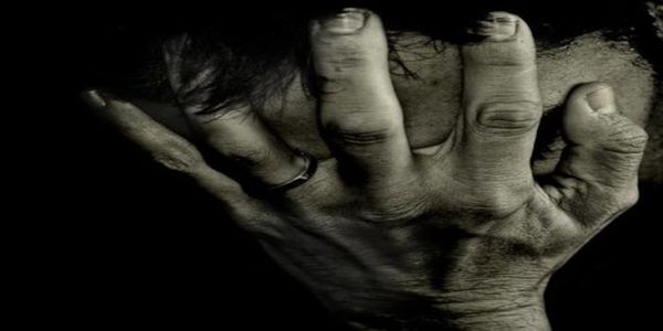 Τη γλώσσα μου έδωσαν ελληνική … στις αμμουδιές της γελοιότητας. Της Χρύσας Κακατσάκη
