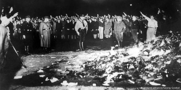 «To Ολοκαύτωμα των βιβλίων»