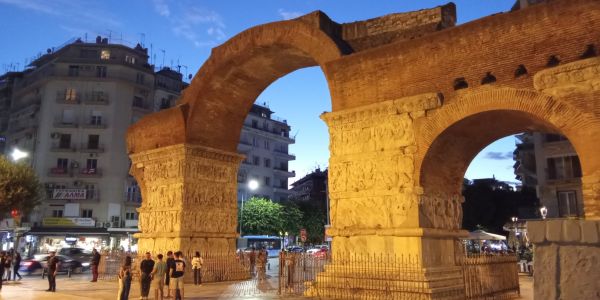 Περασμένα μεγαλεία – του Μανόλη Χατζηπαναγιώτου