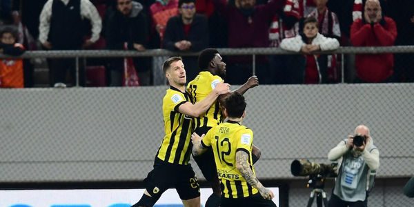 Ολυμπιακός – ΑΕΚ 0-1: Προβάδισμα τίτλου η Ένωση με μεγάλο διπλό στο «Καραϊσκάκη»