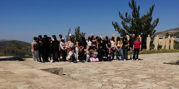 Δήμος Βιάννου: Μαθητές και εκπαιδευτικοί από το Γυμνάσιο Τυμπακίου στο Μουσείο Ολοκαυτώματος στον Αμιρά και στο Μνημείο Πεσόντων