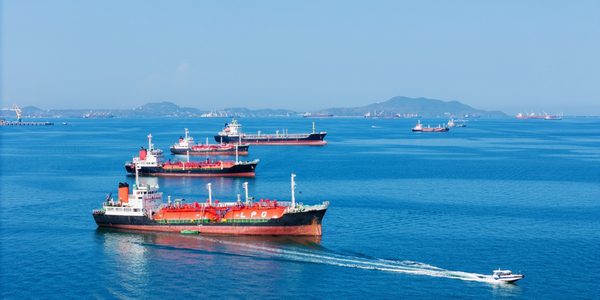 Το Ιράν ανακοίνωσε το άνοιγμα των Στενών του Ορμούζ: Σε ελεύθερη πτώση το πετρέλαιο – Οι πρώτες αντιδράσεις Τραμπ