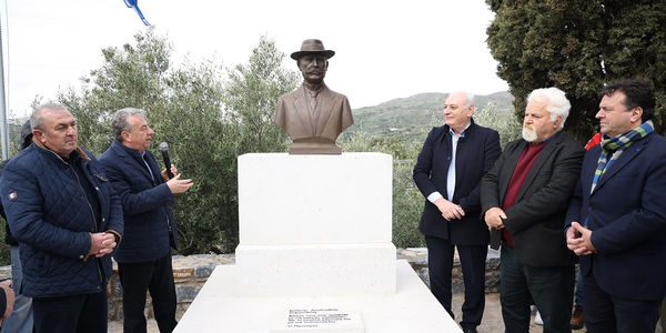 Δήμος Βιάννου: Συγκίνηση στα αποκαλυπτήρια της προτομής του Ιωάννη Κονδυλάκη – Ξεκίνησε το Διεθνές Συνέδριο για το Βιαννίτη συγγραφέα