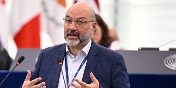 Σάκης Αρναούτογλου: «Η πράσινη ναυτιλία δεν είναι απειλή για την οικονομία – είναι επένδυση στην ανταγωνιστικότητα της Ευρώπης»