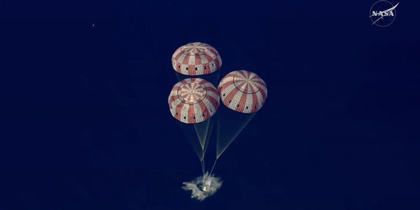 Artemis ΙΙ: Επέστρεψαν στη Γη οι αστροναύτες μετά το ιστορικό ταξίδι στη Σελήνη