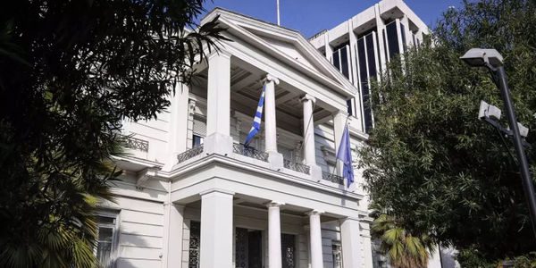Απάντηση της Αθήνας στους ισχυρισμούς Φιντάν: Η Ελλάδα δεν δέχεται υποδείξεις – Τα τριμερή σχήματα δεν στρέφονται εναντίον τρίτων