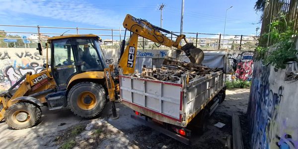 Επιχείρηση του Δήμου Ηρακλείου για την απομάκρυνση εύφλεκτων υλικών από κοινόχρηστους χώρους