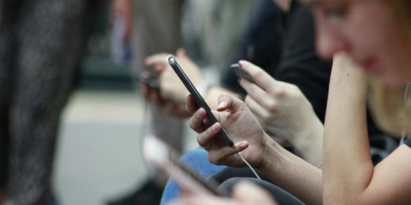 Χωρίς Facebook θα είσαι πιο ευτυχισμένος; Τι ένιωσαν 36.000 άνθρωποι μετά από 42 ημέρες offline