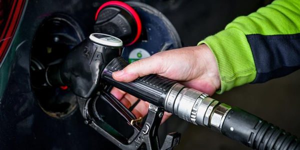 Fuel Pass 2026: Ανοιχτή για όλα τα ΑΦΜ η πλατφόρμα – Εκτιμήσεις για πάνω από ένα εκατομμύριο αιτήσεις, πότε γίνονται οι πληρωμές