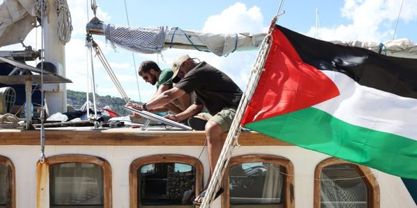 Στολίσκος με ανθρωπιστική βοήθεια απέπλευσε για τη Γάζα από τη Σικελία