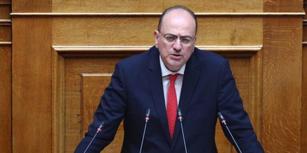 Νέα Αριστερά για Λαζαρίδη: «Πανηγύριζε ως “απόφοιτος δημόσιου ΑΕΙ” για τη διαγραφή των “αιώνιων φοιτητών”»