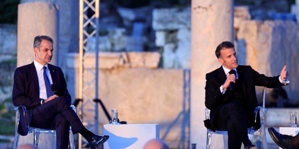 Μακρόν προς Μητσοτάκη: «Αν απειληθεί η κυριαρχία σας, η Γαλλία θα είναι στο πλευρό σας» – Μήνυμα για Ευρώπη, άμυνα, Ουκρανία και ΗΠΑ
