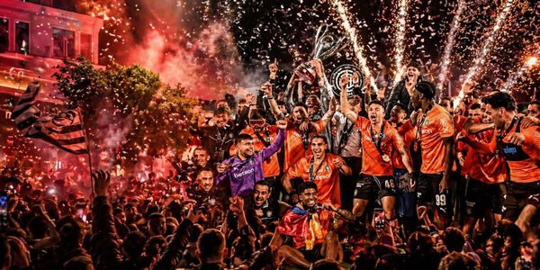 Ξέσπασμα χαράς για τον θρίαμβο του ΟΦΗ – Μέχρι το πρωί οι πανηγυρισμοί, αποθέωση για την ομάδα (Βίντεο)