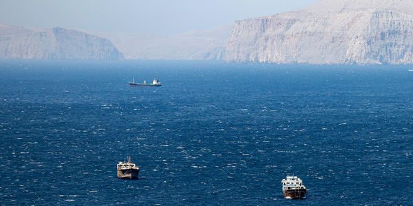 Ένταση στα Στενά του Ορμούζ: Δηλώσεις Ιράν και αβεβαιότητα για τη ναυσιπλοΐα