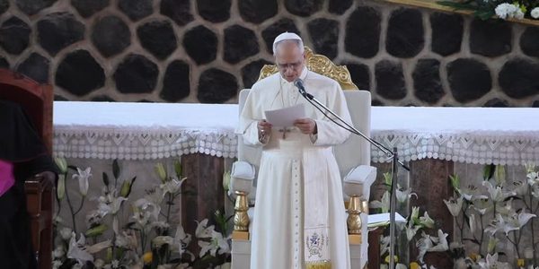 Πάπας: Η οικουμένη «λεηλατείται από μια χούφτα τυράννους»