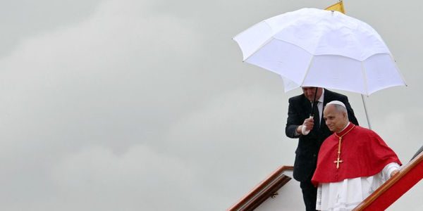 Πάπας Λέων σε Τραμπ: Θα συνεχίσω να μιλάω χωρίς φόβο κατά του πολέμου