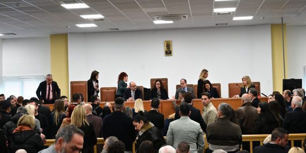 Δίκη για τα Τέμπη: Διακοπή έως τις 27 Μαΐου – Μήνυση κατά Κυρανάκη ανακοίνωσε ο πρώην επιθεωρητής του ΟΣΕ