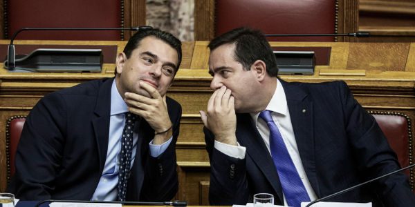Παραιτήθηκαν Κώστας Σκρέκας και Νότης Μηταράκης
