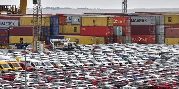 «Απαράδεκτη» σύμφωνα με την ΕΕ η επιβολή δασμών 25% στα εισαγόμενα οχήματα που ανακοίνωσε ο Τραμπ