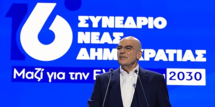 Αιχμηρά μηνύματα από Δένδια: «Κυβερνητικός ιδρυματισμός» και «καγκελαρίες των τεχνοκρατών»