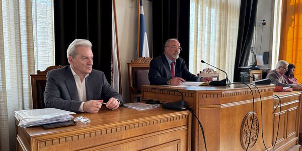 Καταδίκη και στο Δημοτικό Συμβούλιο Ηρακλείου για τον βανδαλισμό της προτομής του Νίκου Ξυλούρη (Βίντεο)