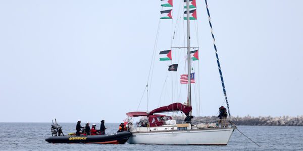 Σε λιμάνι της Κρήτης αποβιβάστηκαν οι ακτιβιστές του στόλου Global Sumud Flotilla έπειτα από την παρέμβαση ισραηλινών στρατιωτικών δυνάμεων τα ξημερώματα της Πέμπτης (30/4), ανοιχτά της Κρήτης, Παρασκευή 1 Μαΐου 2026.  (ΣΤΕΦΑΝΟΣ ΡΑΠΑΝΗΣ/EUROKINISSI)