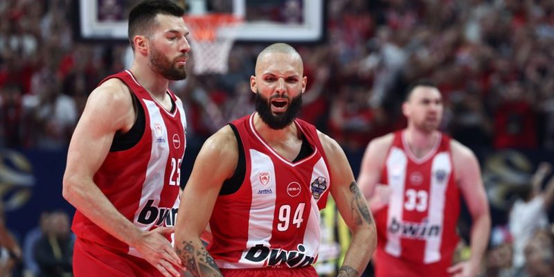 Ο Ολυμπιακός κυριάρχησε απόλυτα της Φενέρμπαχτσε και πέρασε στον τελικό