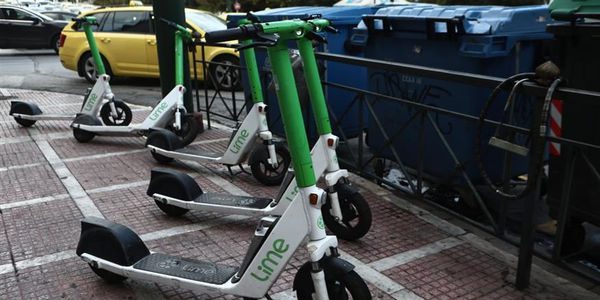Ηλεκτρικά πατίνια με κωδικούς Taxisnet: Φρένο στους ανήλικους και υποχρεωτική ασφάλιση – Τα νέα μέτρα