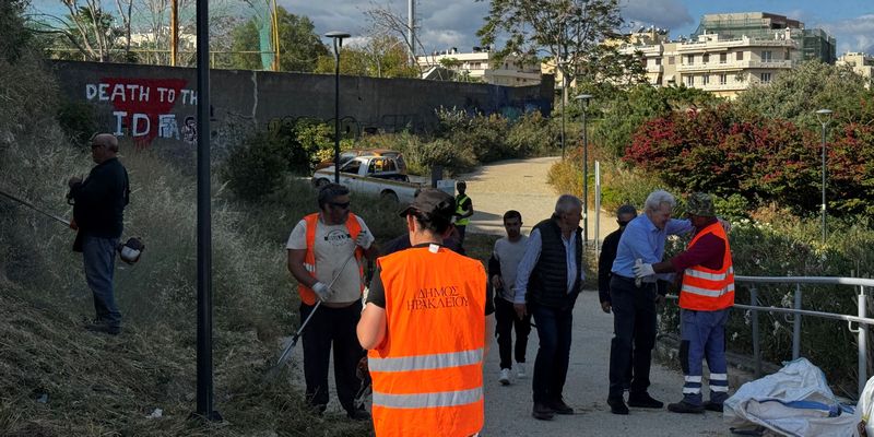 Σε πλήρη εξέλιξη οι εργασίες συντήρησης και καλλωπισμού του πρασίνου σε διάφορα σημεία του Ηρακλείου