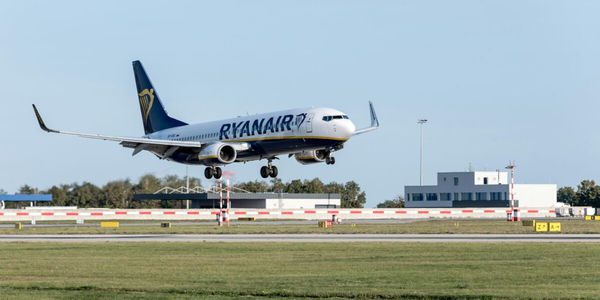 Ryanair: Ανακοίνωσε επισήμως ότι κλείνει τη βάση σε Θεσσαλονίκη και Κρήτη – Απώλεια 700.000 επιβατικών θέσεων