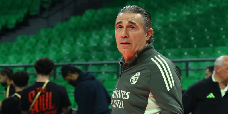 Επιμένει για τη διαιτήσια με τον Ολυμπιακό ο Σκαριόλο: «Όλος ο κόσμος είδε την αδικία» – Το σχόλιο Γιαννακόπουλου