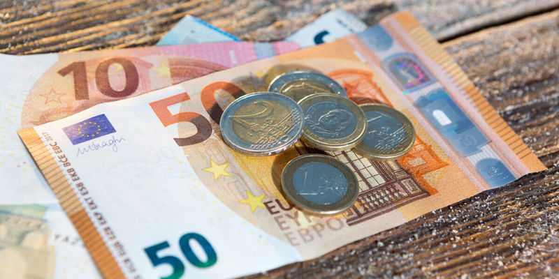 Ακατάσχετος λογαριασμός 2026: Αυξήθηκε στα 1.600 ευρώ το ποσό