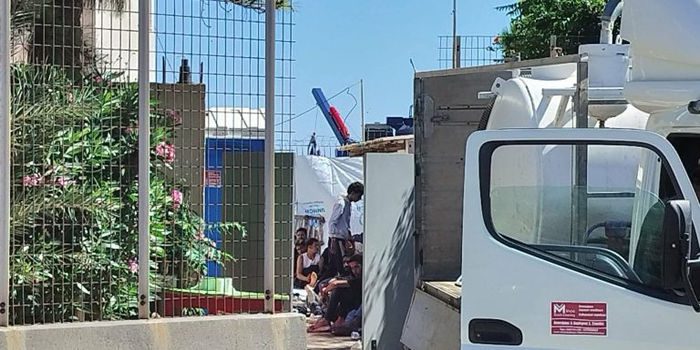 Νέα άφιξη 41 μεταναστών στο Ηράκλειο – Ακραίος συνωστισμός στο παλιό «ψυγείο» με 459 άτομα