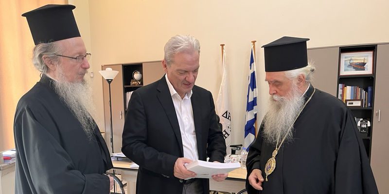 Επίσκεψη του Σεβασμιώτατου Αρχιεπισκόπου Σινά Συμεών στον Δήμαρχο Ηρακλείου Αλέξη Καλοκαιρινό